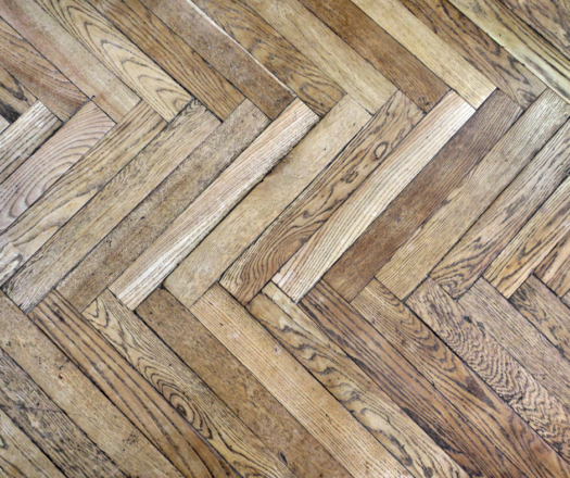 Que choisir entre sol stratifié et parquet massif ? 